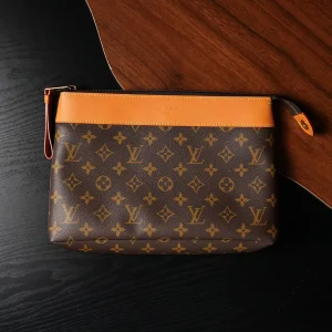 LV pochette voyage